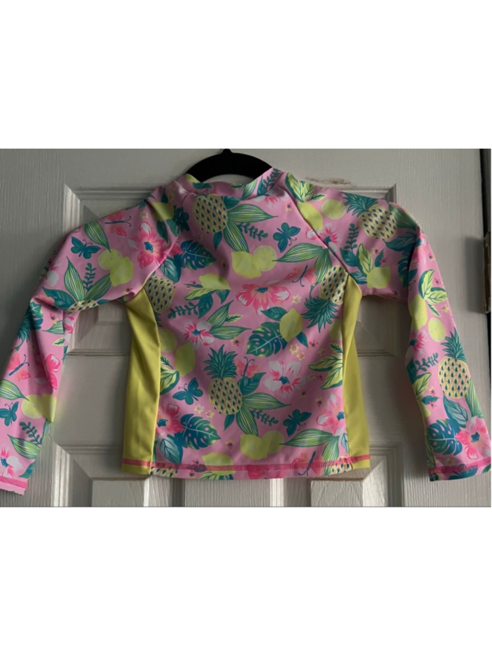 Girls Unbranded Rashguard 4T Pink Yellow Floral Pineapple Long Sleeve
Size med